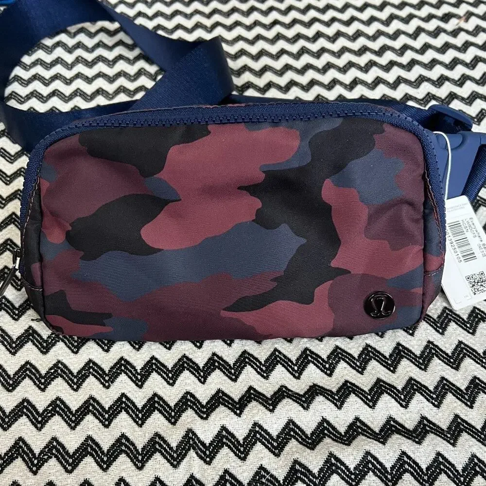 NWT Heritage 365 Camo Smoky Red Night Sea Multi lululemon Everywhere Belt Bag - Picture 1 of 12